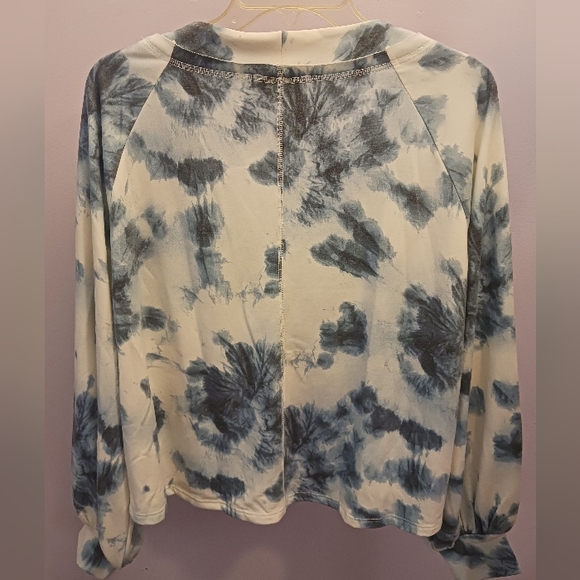 New Boutique Zenana Blue Tie-Dye Cardigan and Shorts Set - Picture 3 of 3